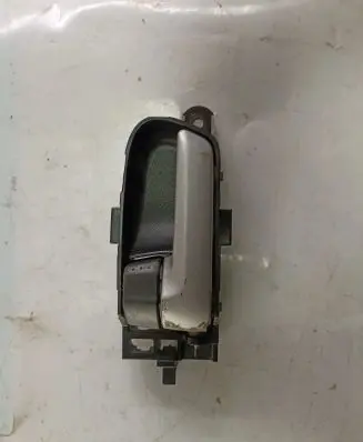 Suzuki Grand Vitara II Front door interior handle