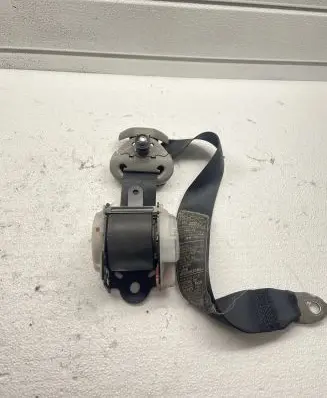 Mitsubishi Grandis Middle seatbelt (rear) N1527