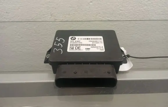 BMW 5 F10 F11 Hand brake control module 6858017 23122010 32620276A