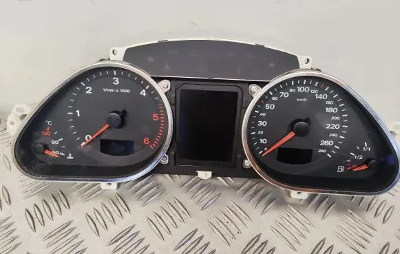 Audi Q7 4L Speedometer (instrument cluster) 4L0920931A