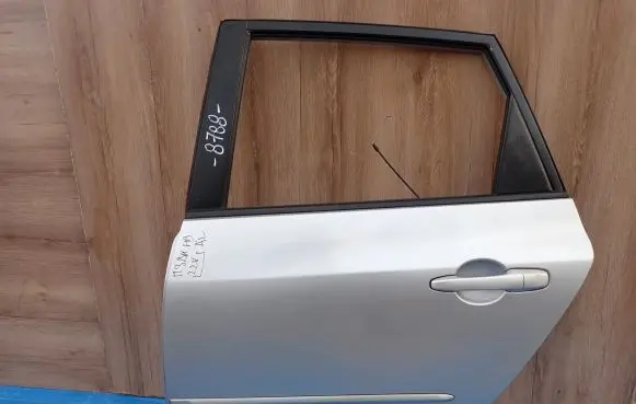 Mazda 3 I Rear door