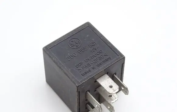 Volkswagen PASSAT B5 Other relay 3B0955531