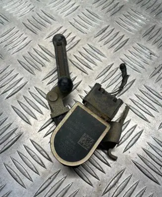 Headlight/headlamp level sensor