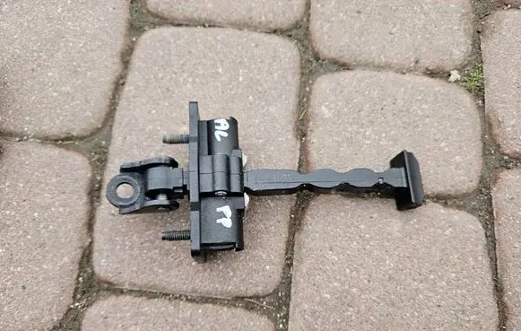 Opel Astra L Front door check strap stopper 5O5P5L5E5X1197