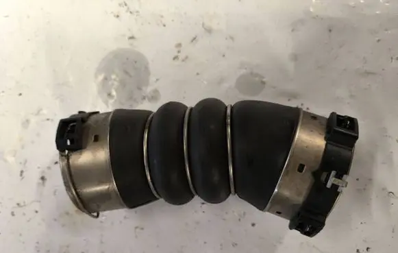 BMW X4 F26 Intercooler hose/pipe 8513450