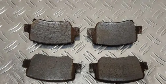 Toyota Avensis T270 Brake pads (rear) 
