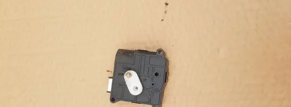 Toyota Avensis T250 Air flap motor/actuator 1138002051
