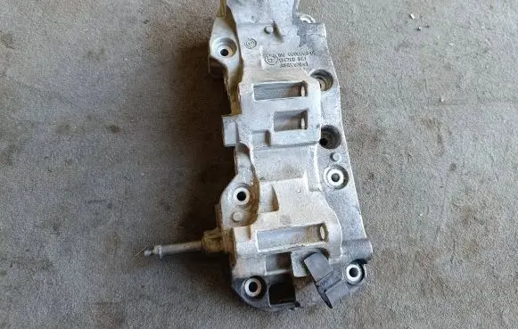 BMW 1 F20 F21 Engine mounting bracket 8506863 AS9C03F 174786