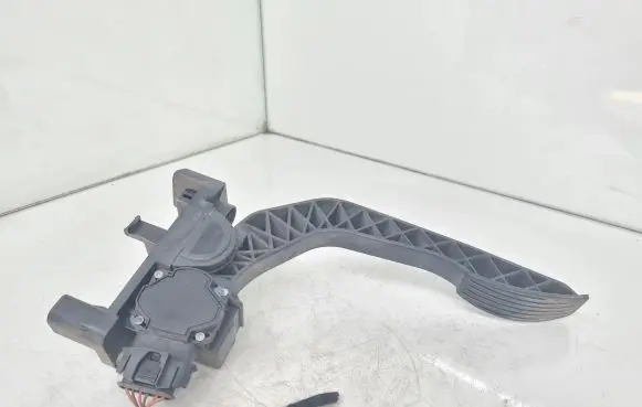Iveco Daily 4th gen Accelerator throttle pedal 0281002633 504061735 791300767
