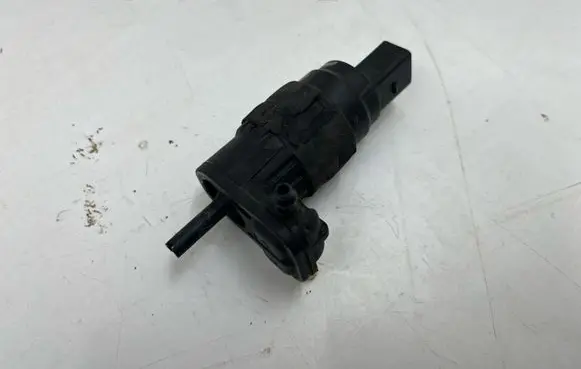 Audi A4 S4 B8 8K Windscreen/windshield washer pump 8K9955647