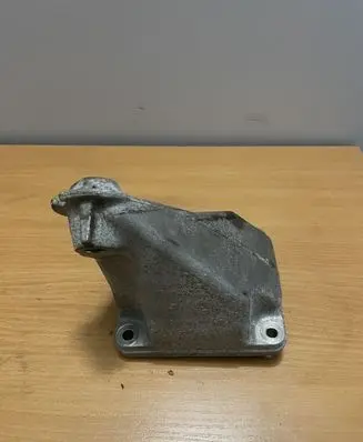 Mercedes-Benz E W212 Engine mounting bracket A2722232104