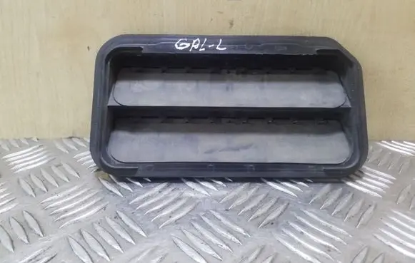 Quarter panel pressure vent