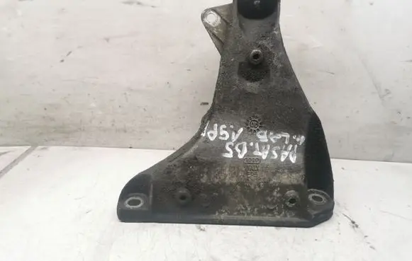 Volkswagen PASSAT B5 Engine mounting bracket 8D019930CAB