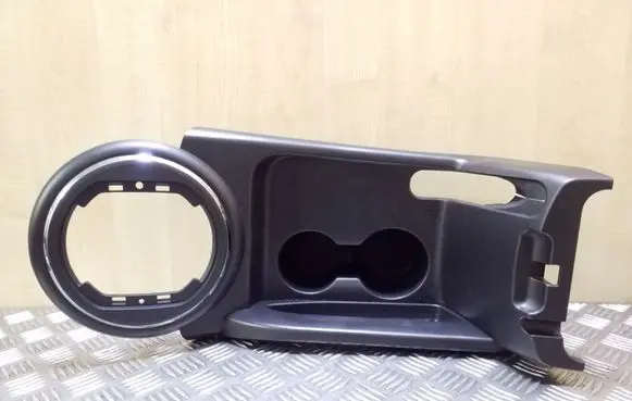 Cup holder front