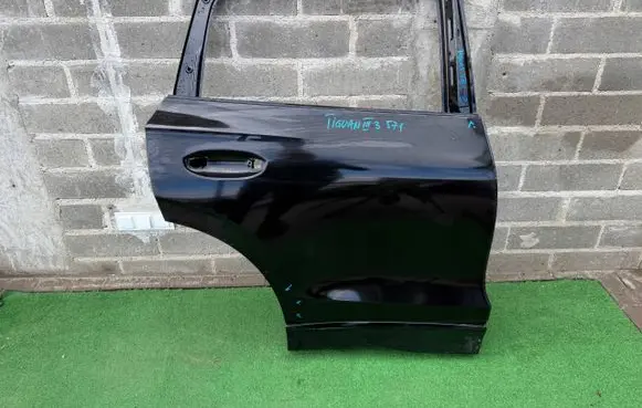 Volkswagen Tiguan Rear door 57183312