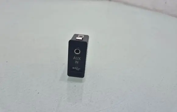 Mini One - Cooper Coupe R56 AUX in-socket connector 9129651