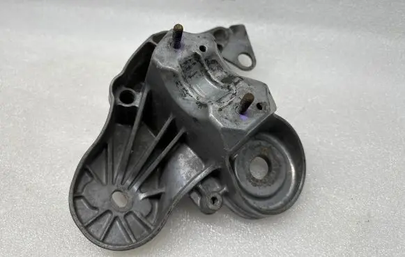 Audi A6 S6 C6 4F Engine mounting bracket 4F0199351S