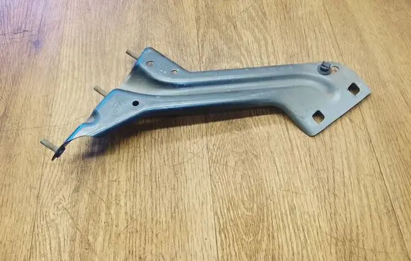 Audi Q5 SQ5 Fender mounting bracket 8R0821135