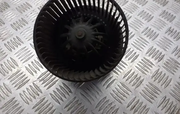 Nissan Micra Front door blower motor F667217D