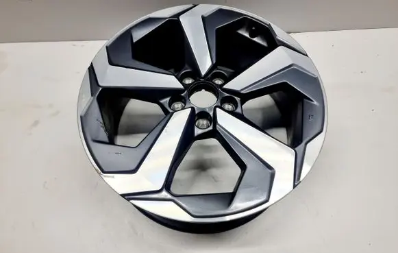 R18 alloy rim