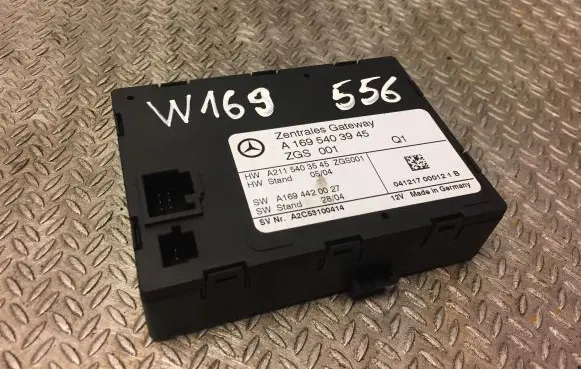 Mercedes-Benz A W169 Gateway control module 1695403945 A1695403945