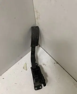Renault Twingo II Accelerator throttle pedal 8200426241