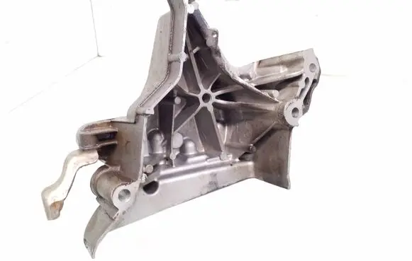 Volkswagen Golf VII Engine mounting bracket 04E199275ES 5Q0461R
