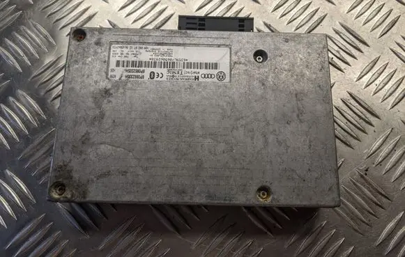 Audi A3 S3 8P Bluetooth control unit module BE6359