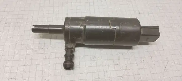Volkswagen PASSAT B6 Headlight washer pump 3B7955681