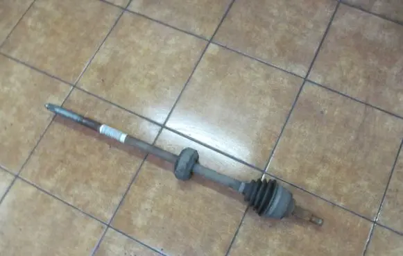 Renault Sandero II Front driveshaft 391007857R