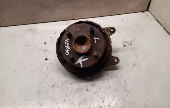 Toyota Corolla Verso E121 Rear wheel hub