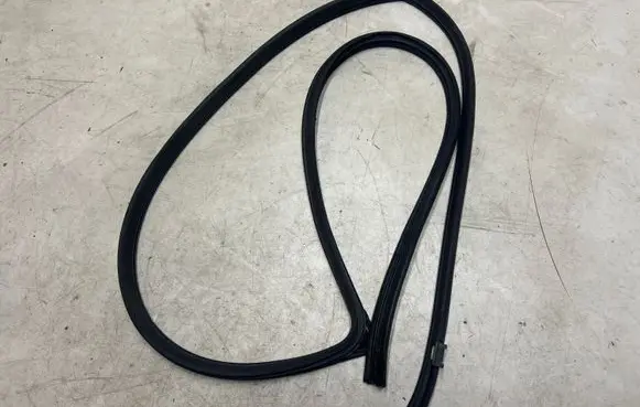 Toyota Corolla Verso AR10 Front door rubber seal
