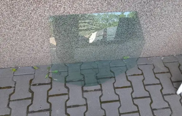 Volvo XC60 Rear door window glass 43R00390