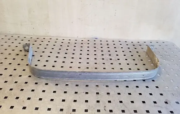 Fuel tank mounting bracket
