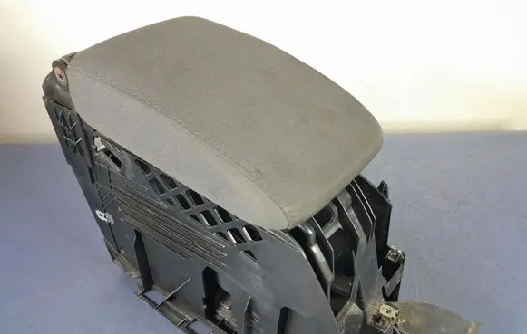 Volkswagen Golf V Center console 1K5864251B