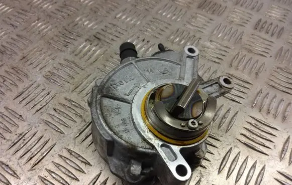 BMW 7 F01 F02 F03 F04 Vacuum pump 8605976 68739010