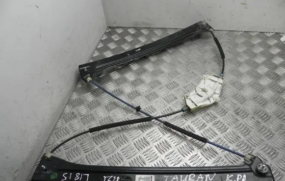 Volkswagen Touran III Front door window regulator with motor 5TA837461A