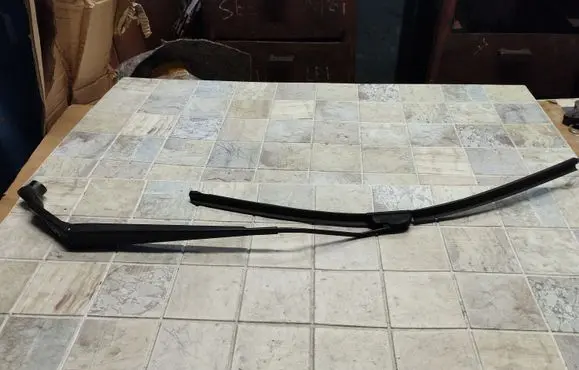 Mazda 5 Windshield/front glass wiper blade A7130 1783