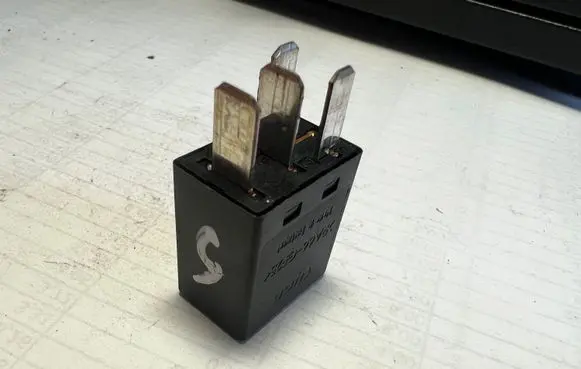 Ford Mondeo Mk III Other relay 5M5T14B192AA V23074A1801X17 4H082932C
