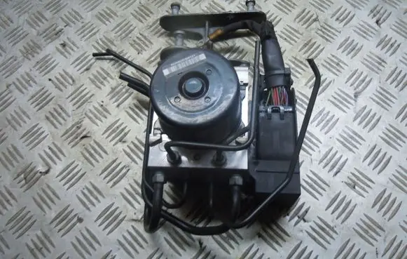 Mercedes-Benz C W204 ABS Pump A0064312612 A2045454732