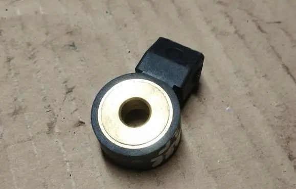 Chrysler Town u0026 Country V Detonation knock sensor 68166540AA