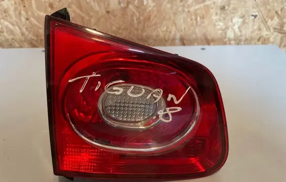 Volkswagen Tiguan Tailgate rear/tail lights 5N0945093C