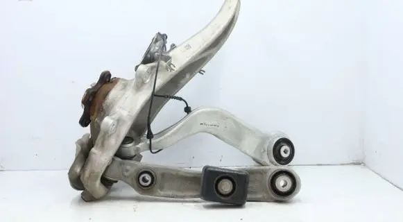 BMW 7 G70 Front wheel hub spindle knuckle 6898521