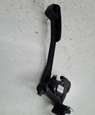 Volvo XC70 Accelerator throttle pedal 30636004