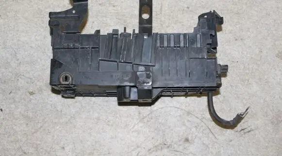 Opel Astra J Battery box tray 13308434