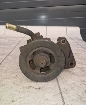 Nissan Navara Power steering pump Vk513