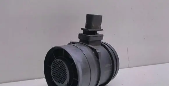 BMW 1 E81 E87 Mass air flow meter 8509724 0281006146
