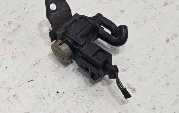 Volkswagen Golf Plus Turbo solenoid valve 1J0906283C