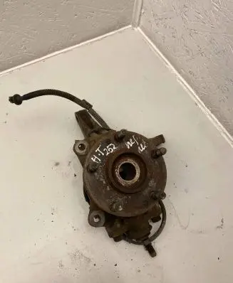 Hyundai Tucson JM Front wheel hub spindle knuckle