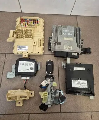 KIA Ceed Engine ECU kit and lock set 391002U205